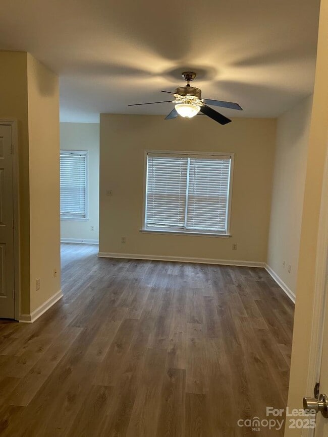 Building Photo - 2121 Lennox Square Rd