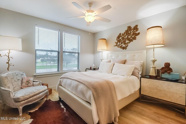 Building Photo - 2 Bed 2 Bath Condo - Open Concept at the I...