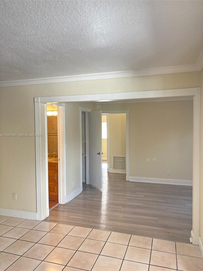 Building Photo - 333 SW 80th Terrace