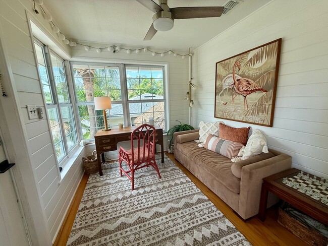 Building Photo - Fully furnished 1/1 Apartment Old NE