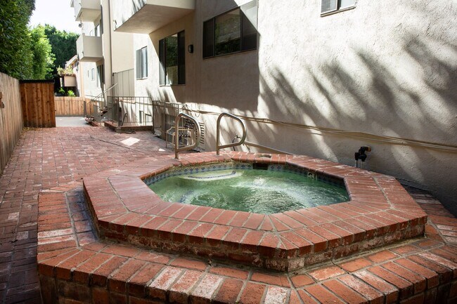 Building Photo - West Hollywood condo