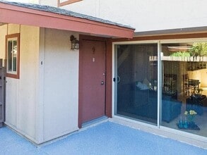 Building Photo - 215 Red Oak Dr