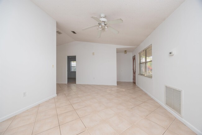 Building Photo - 114 Lobelia Rd