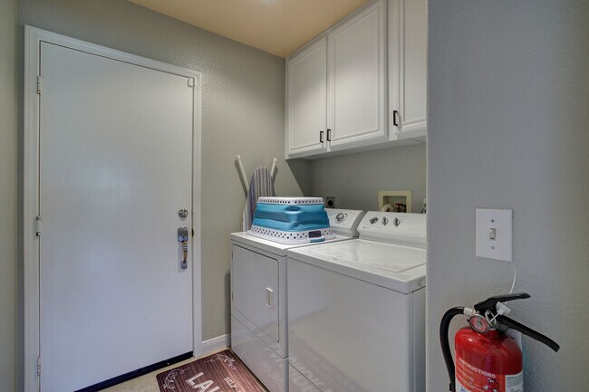 Building Photo - 5037 Sunmeadow Rd