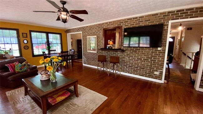 Building Photo - 2901 Victoria Dr