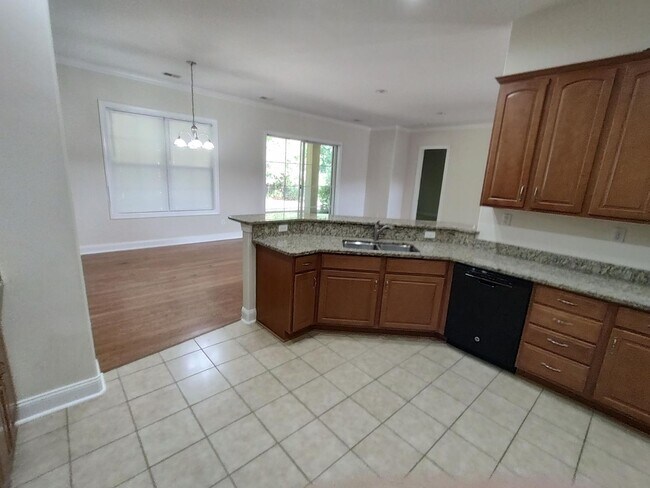 Building Photo - 38 Glencairn Ave