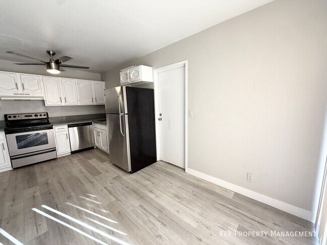 Building Photo - 5187 Garden Ln