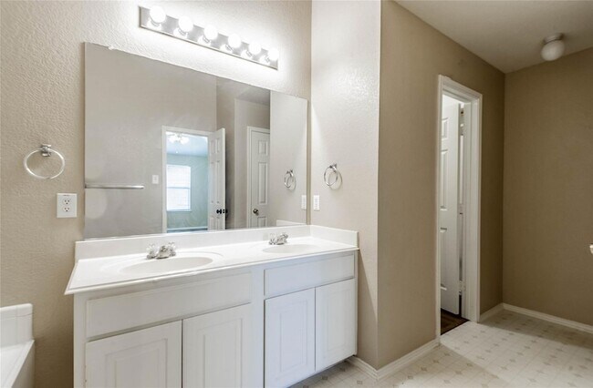 Building Photo - 4849 Carrotwood Dr