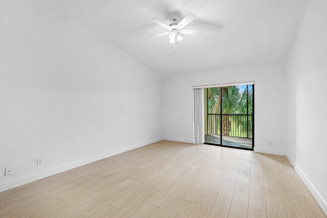 Building Photo - 5054 Golfview Ct