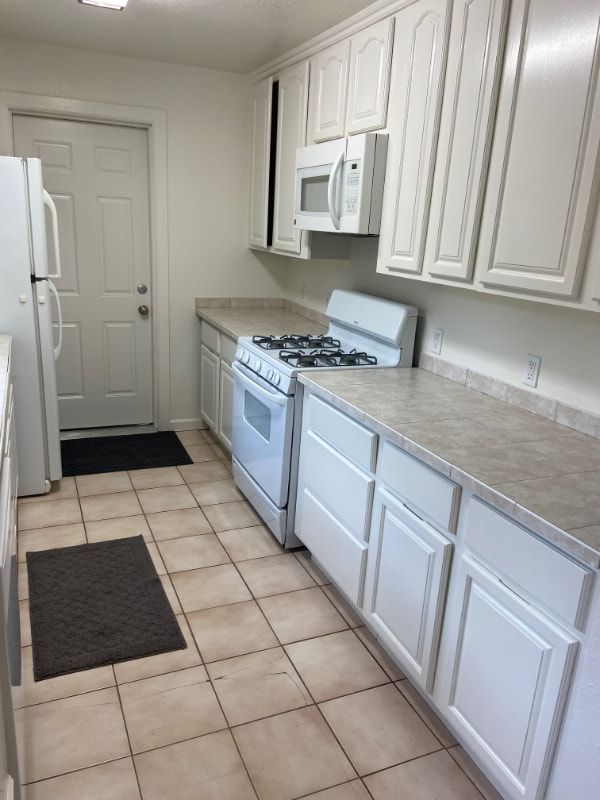 Building Photo - 2910 Knoll Dr