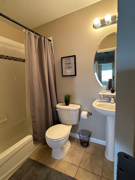 2nd bathroom - 6253 Kilmer Loop