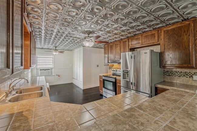 Building Photo - 1116 Kettler St