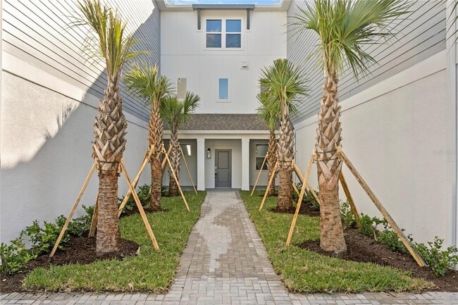 Building Photo - 208 W Frances Ave