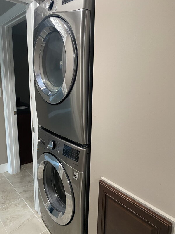 Building Photo - 404 S Beach St