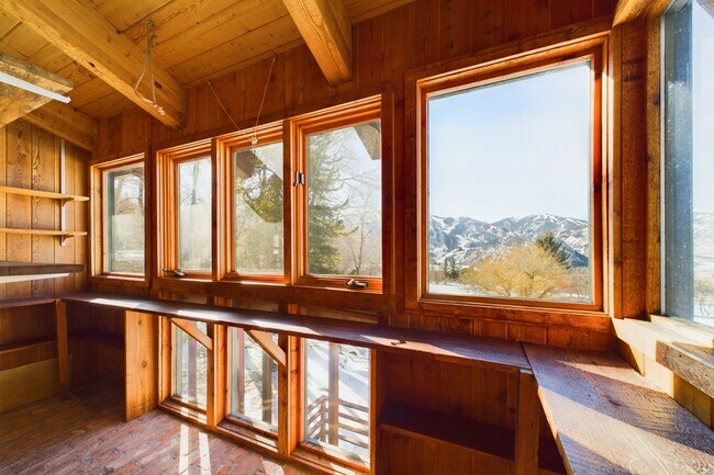 Building Photo - 209 E Reds Rd