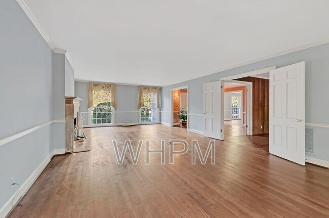 Building Photo - 1000 Chancery Ln