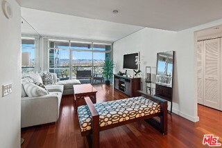 Building Photo - 13650 Marina Pointe Dr