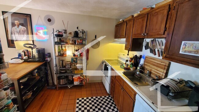 Building Photo - Amenity rich 2 bed 1 bath in Brighton