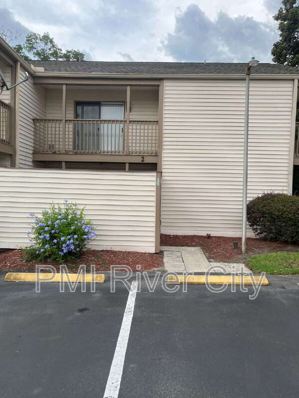 Building Photo - 2300 Twelve Oaks Dr