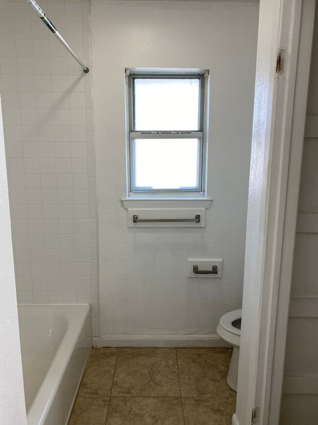 Building Photo - 2316 Carley St