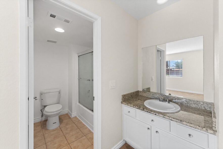 Building Photo - 78650 Ave 42 Ave