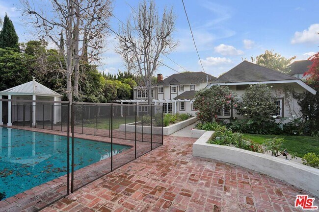 Building Photo - 618 N Rodeo Dr