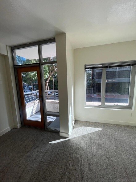 Building Photo - 425 W Beech St