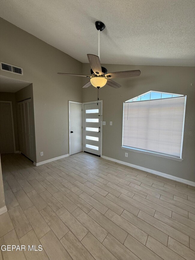 Building Photo - 9128 Bur Oak Cir