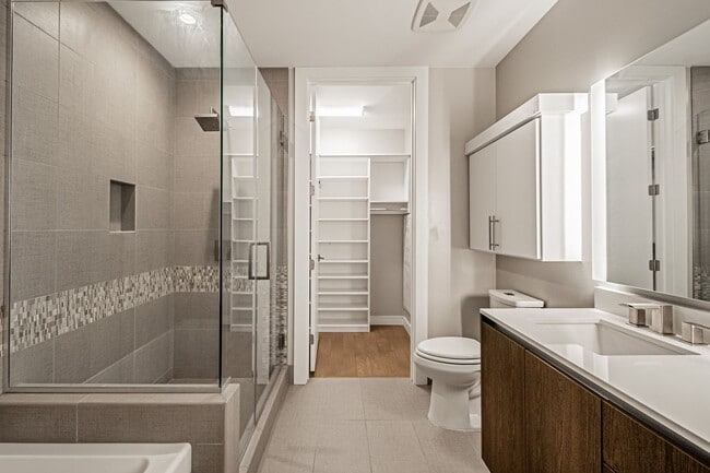 Building Photo - LUX 1BD, 1.5BA Lakehouse Condo with Balcony