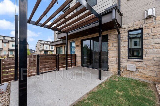 Building Photo - 770 Cavitt Ct