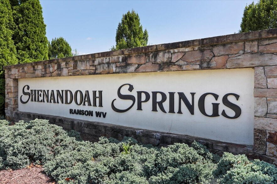 Building Photo - 331 Sandy Bottom Cir