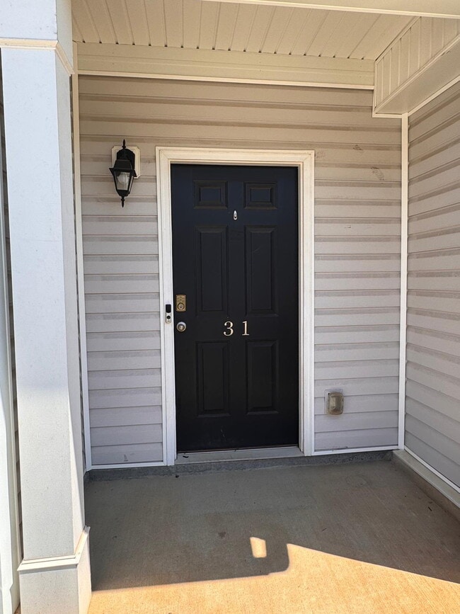 Building Photo - MOVE-IN SPECIAL! 1/2 OFF 1st MONTHS RENT.