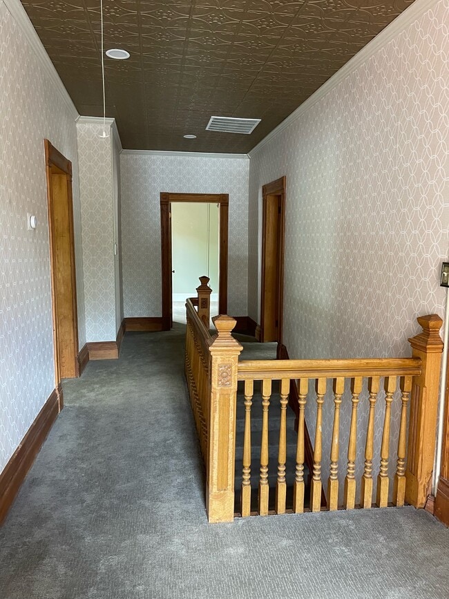 Building Photo - 320 Manitou Ave