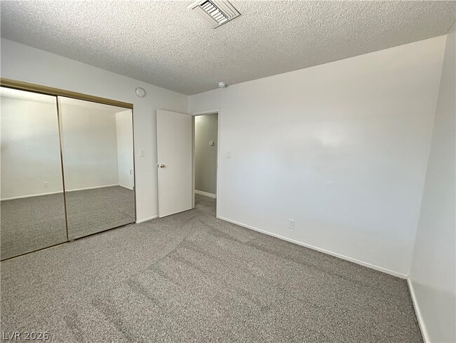 Building Photo - 3979 Avonwood Ave