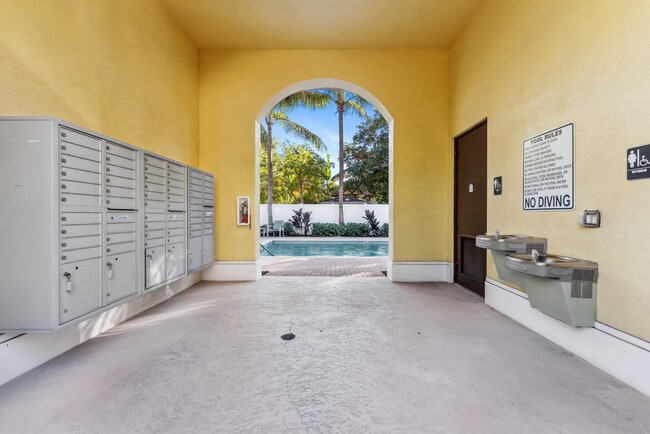 Building Photo - 106 SW 1st Ave