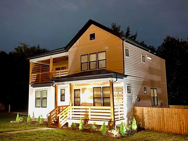 Building Photo - Modern 4-Bedroom Home with Stylish Finishe...