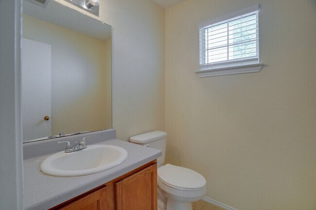 Building Photo - 17202 Ardisia Dr