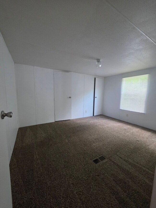 Building Photo - Ready to Move in