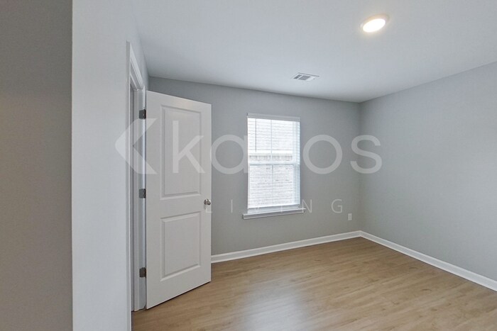 Building Photo - 657 June St