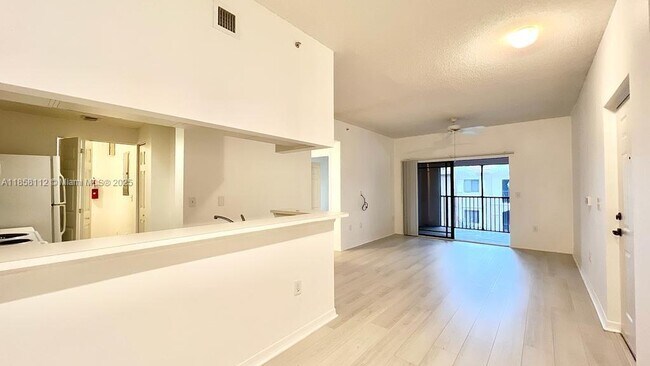 Building Photo - 3021 Alcazar Pl