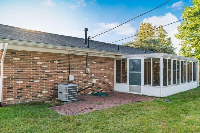 Building Photo - 747 Birmingham Rd