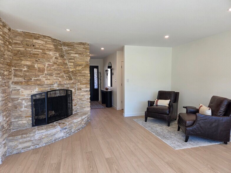 Fireplace Seating - 10717 Deer Canyon Rd