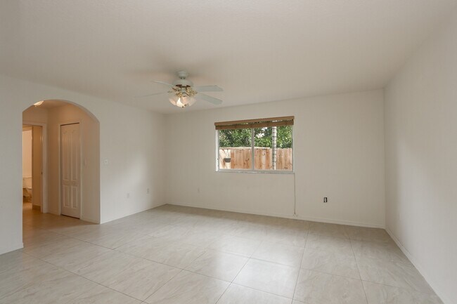 Building Photo - 4145 SW 84th Ct