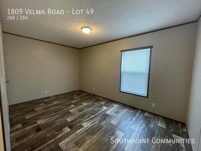 Building Photo - 1809 Velma Rd