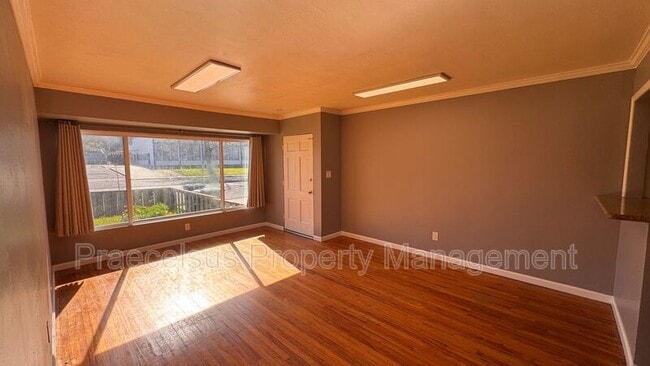 Building Photo - 37 E J St