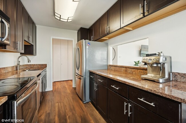 Building Photo - 1560 N Sandburg Terrace