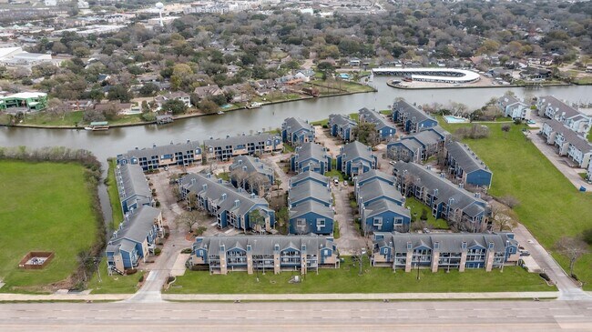 Building Photo - 18519 Egret Bay Blvd