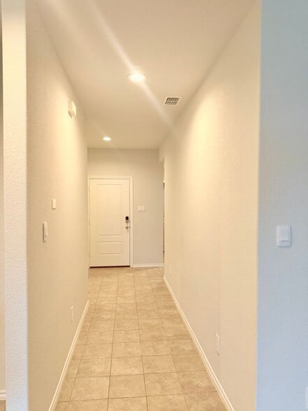 Building Photo - 437 Destin Dr