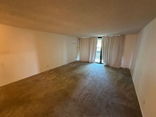 Building Photo - Top-Floor Corner Unit | 3BR in Cross Creek Village, Playa del Rey