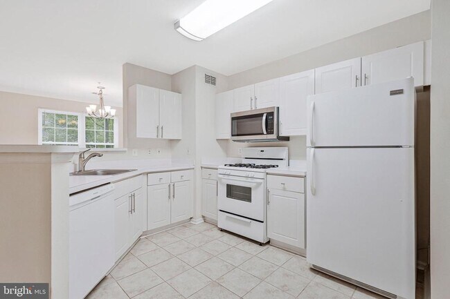 Building Photo - 12890 Fair Briar Ln